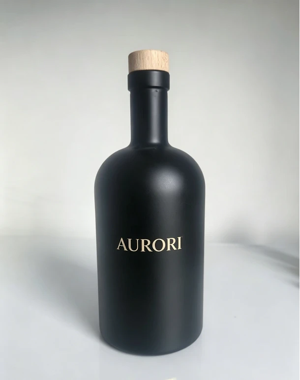 700ml mat gara aýna likýor